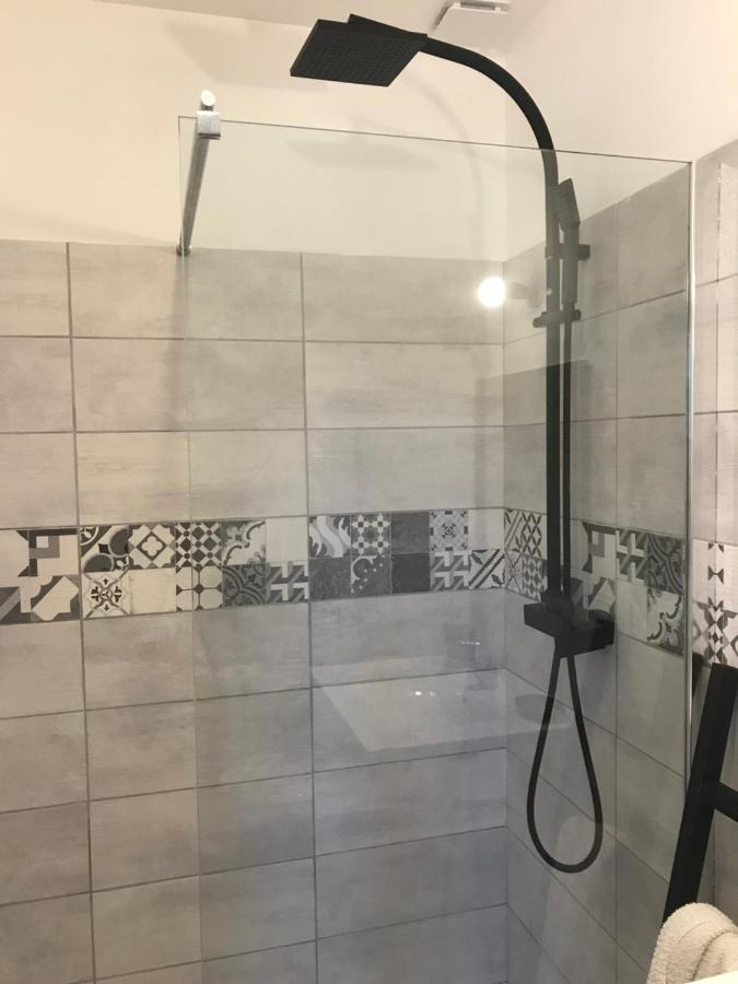 La Pinede Villa Mornas Kültér fotó
